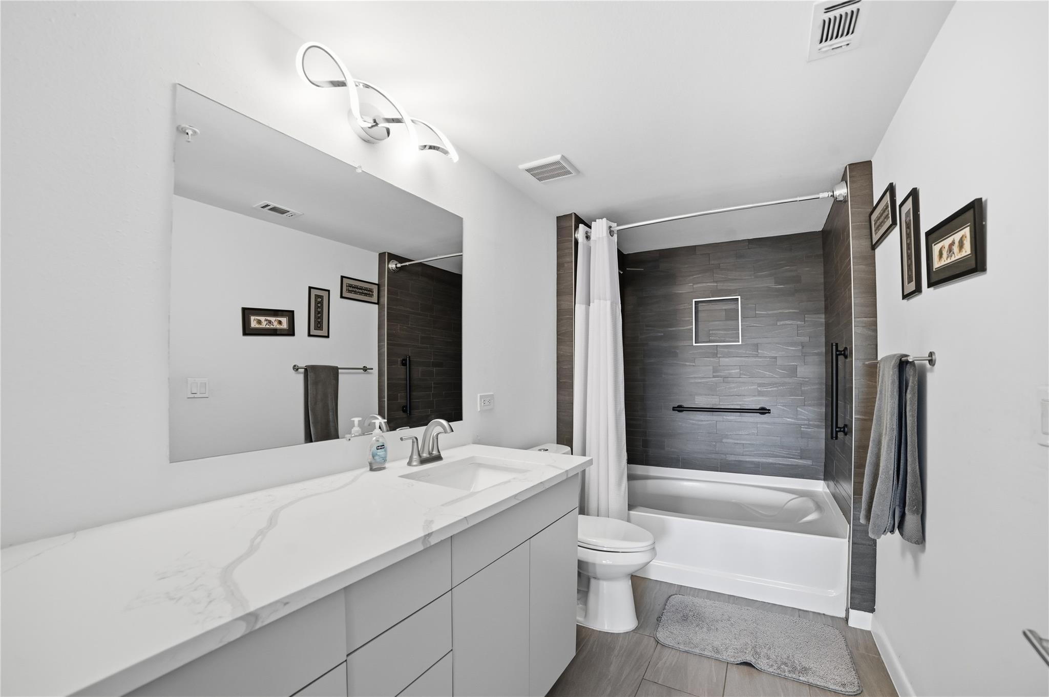 54 Rainey St # 1018, Austin, TX 78701