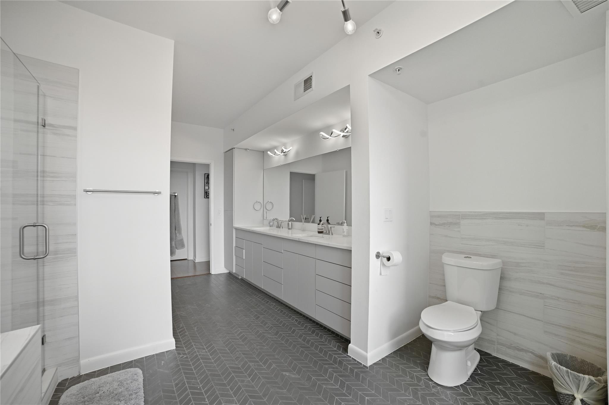 54 Rainey St # 1018, Austin, TX 78701