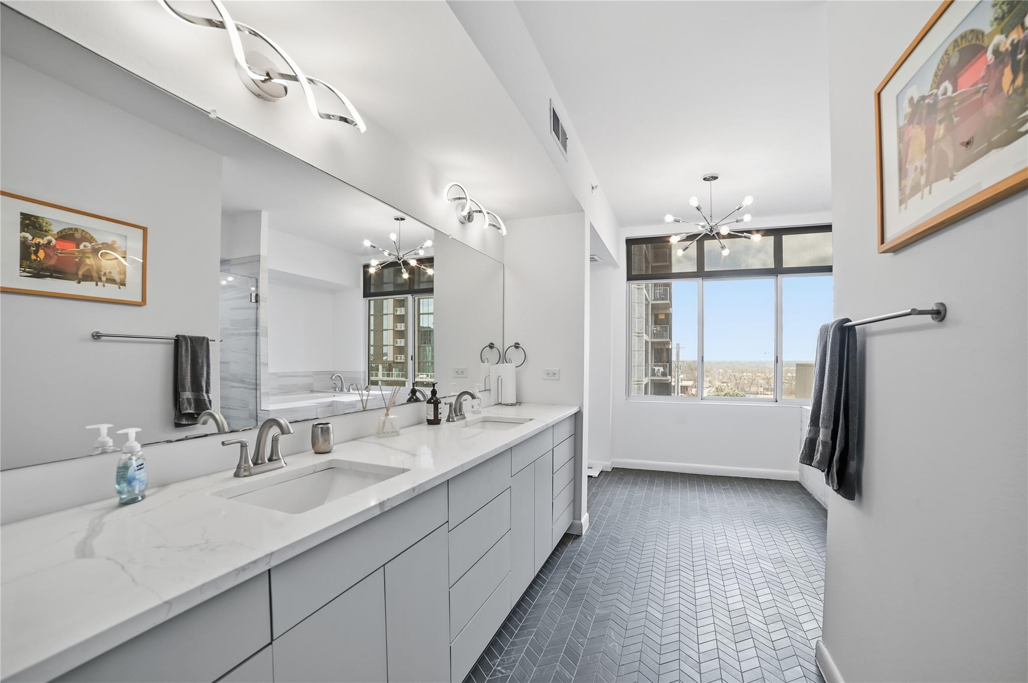 54 Rainey St # 1018, Austin, TX 78701