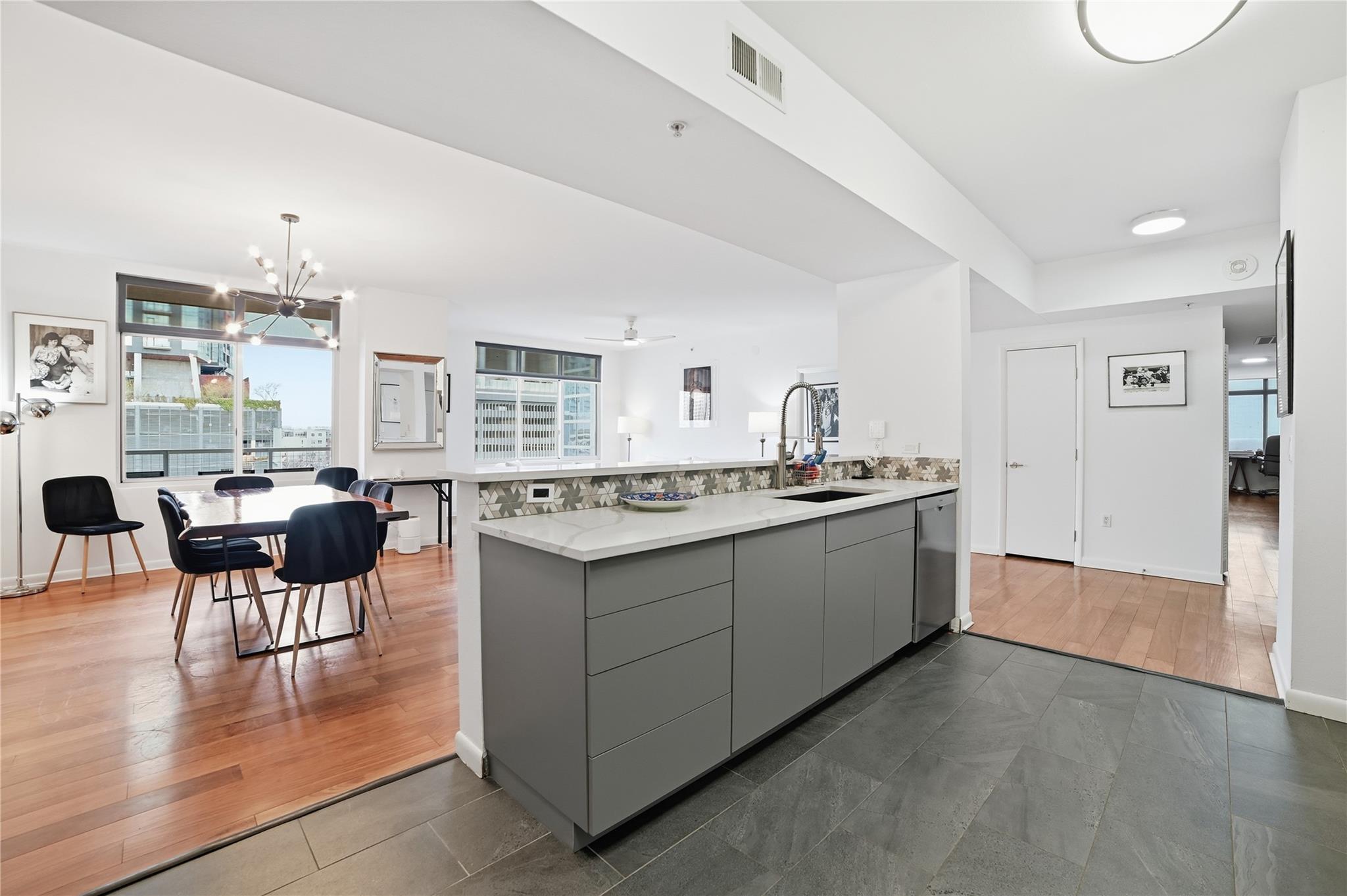 54 Rainey St # 1018, Austin, TX 78701