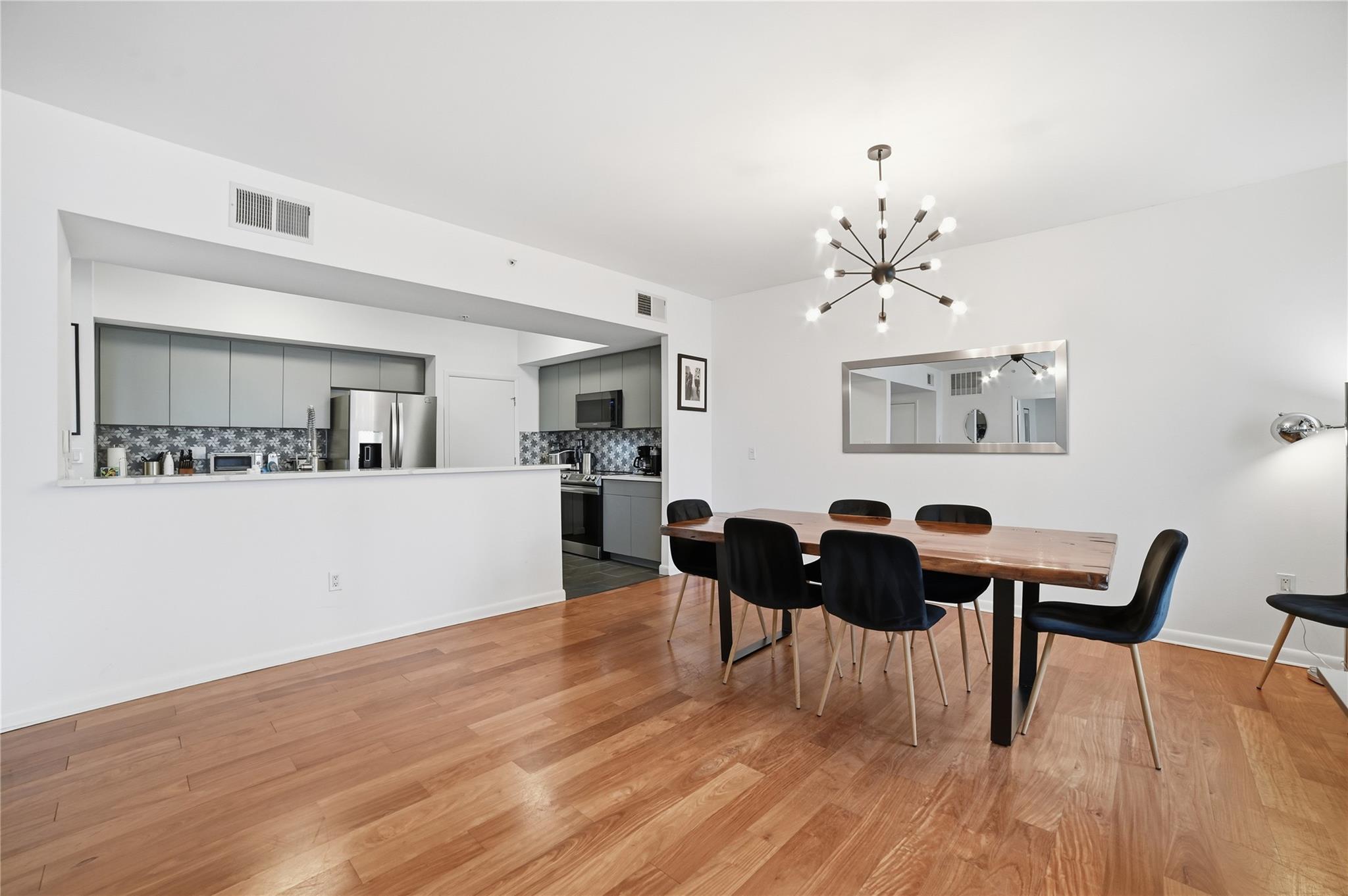 54 Rainey St # 1018, Austin, TX 78701