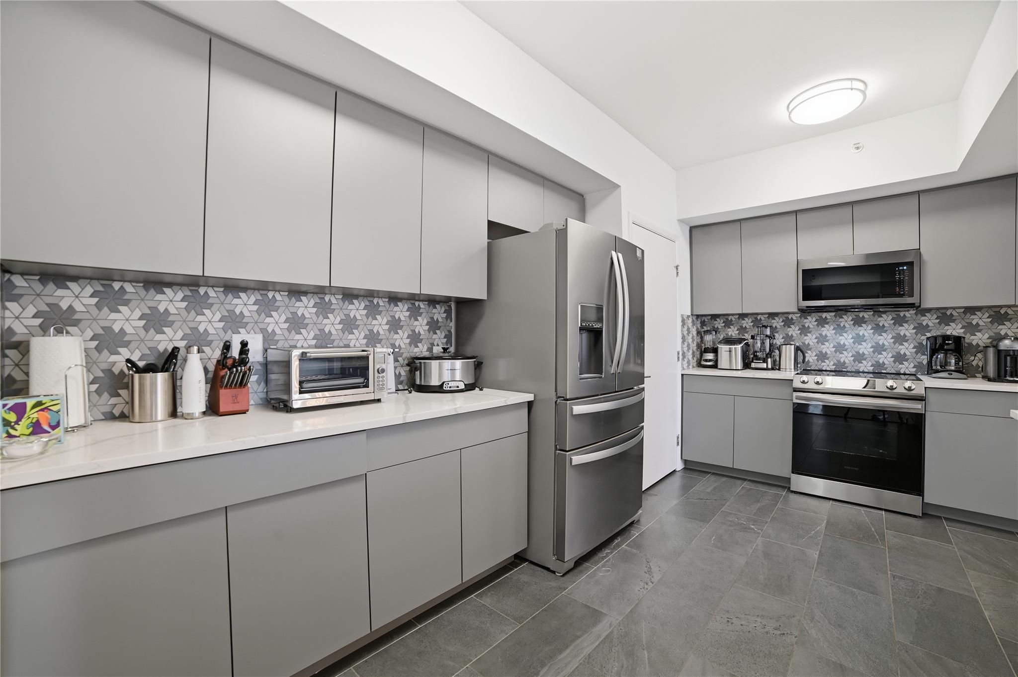 54 Rainey St # 1018, Austin, TX 78701