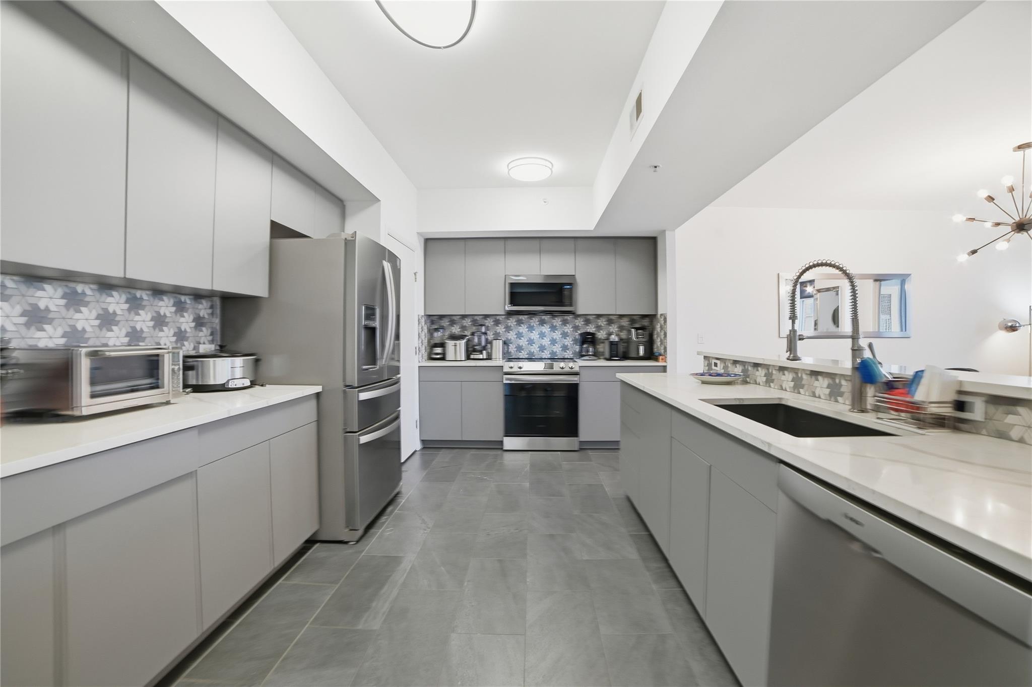 54 Rainey St # 1018, Austin, TX 78701