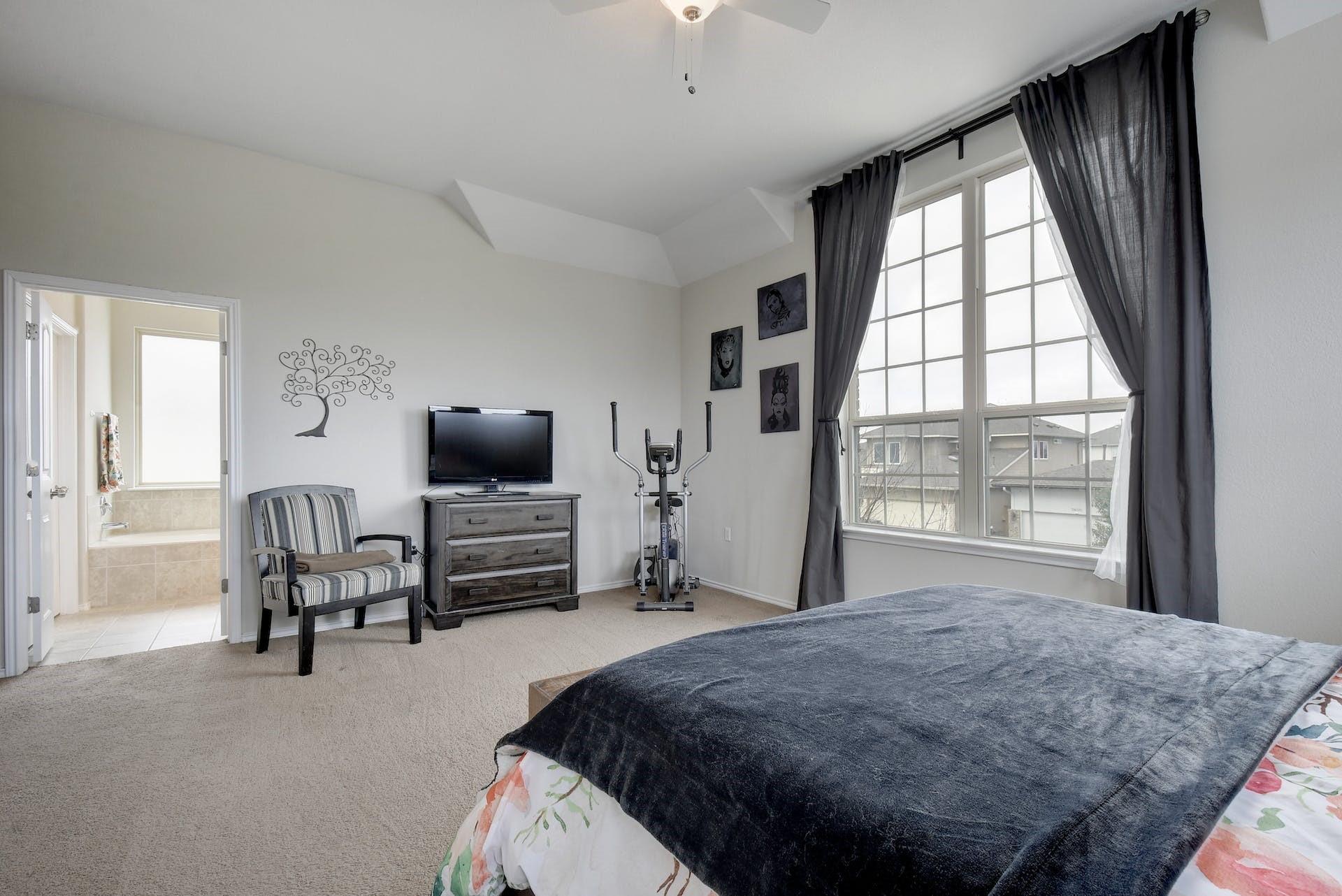 5321 Daimler Dr, Austin, TX 78744