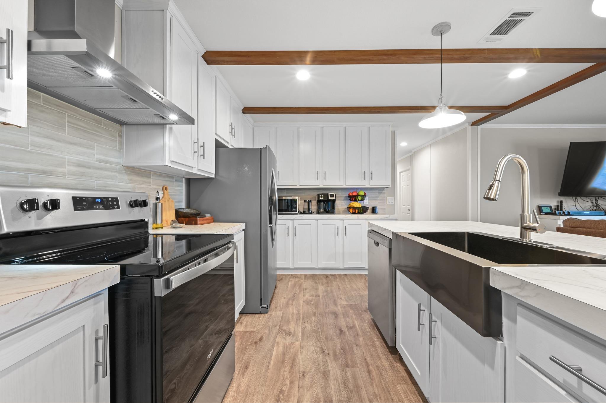 117 Castellana Way, Elgin, TX 78621