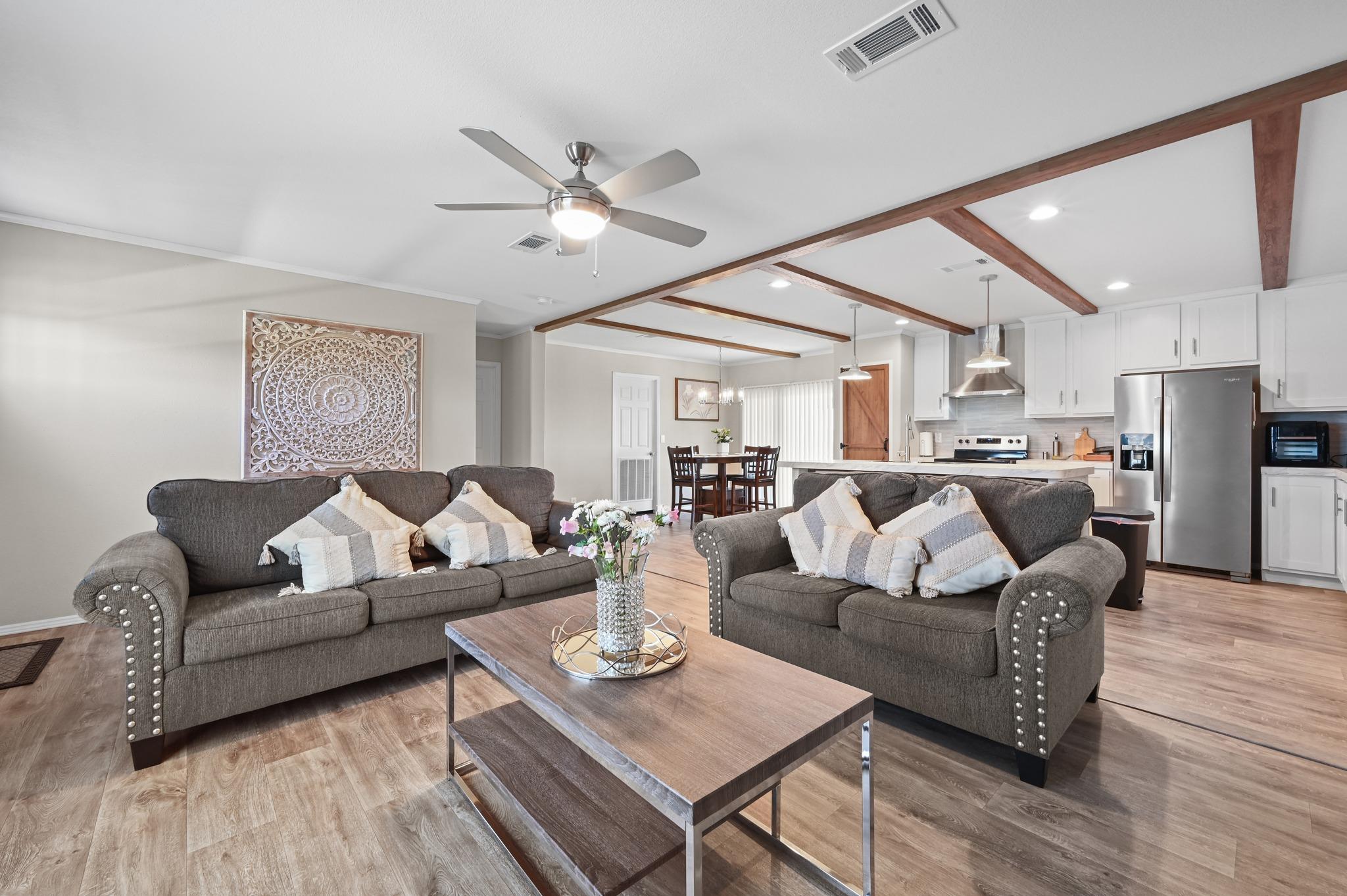 117 Castellana Way, Elgin, TX 78621