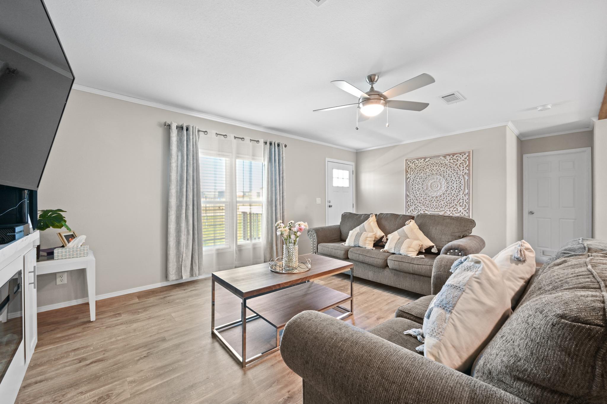 117 Castellana Way, Elgin, TX 78621