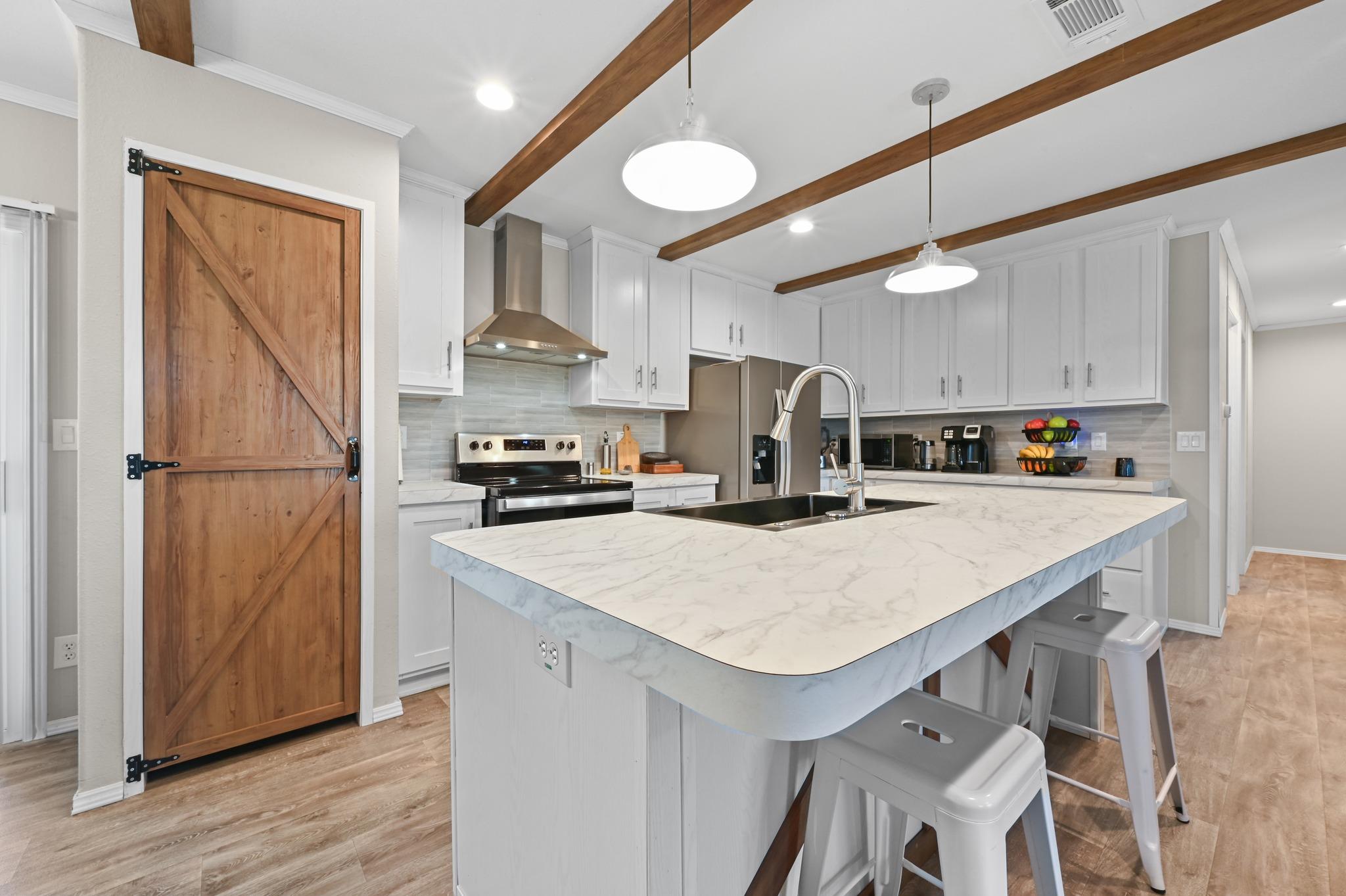 117 Castellana Way, Elgin, TX 78621