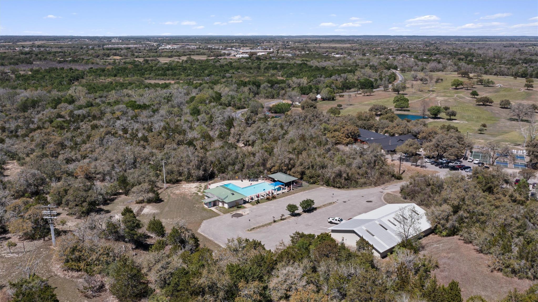 312 Country Club Dr, La Grange, TX 78945