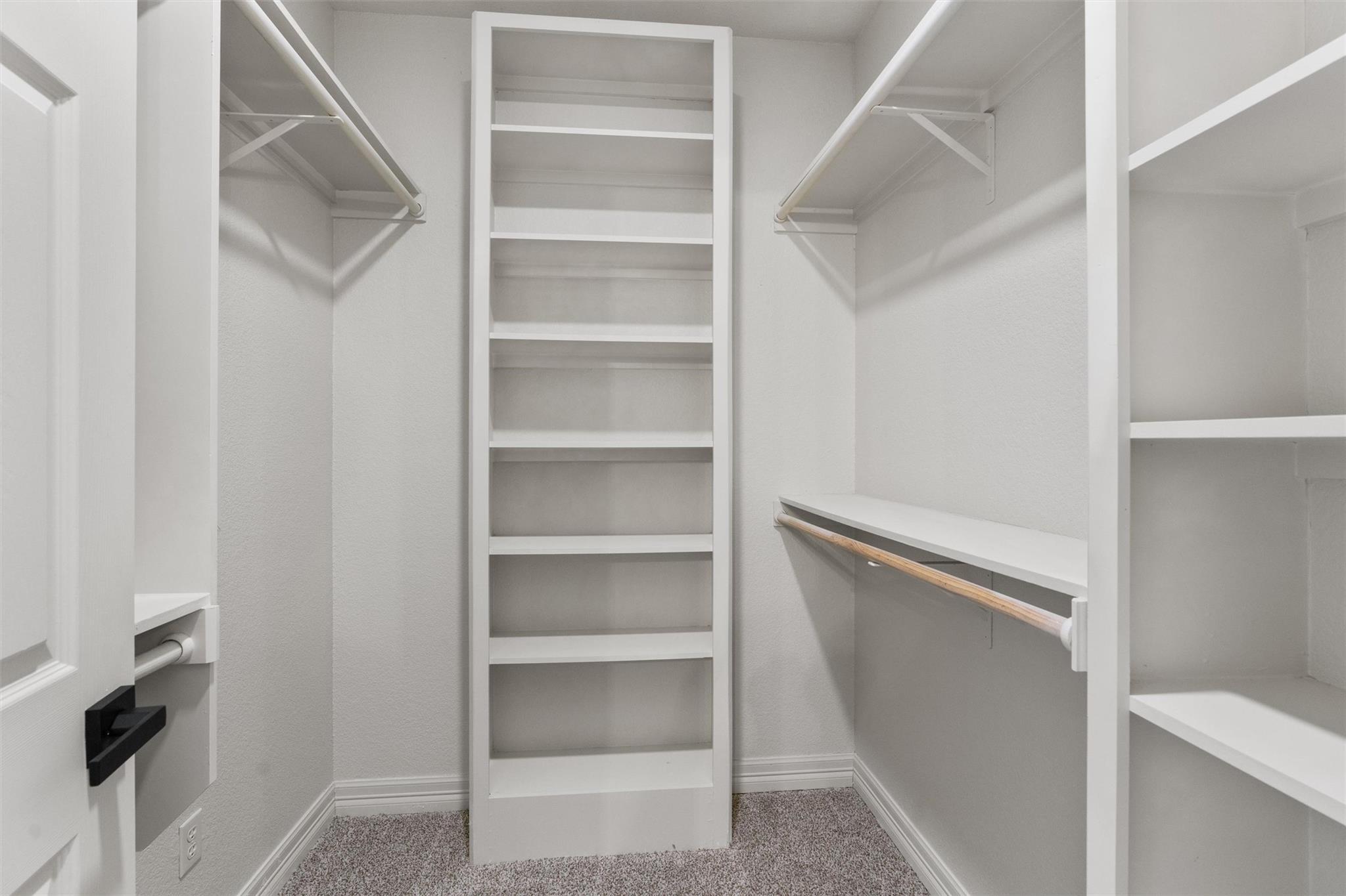 312 Country Club Dr, La Grange, TX 78945