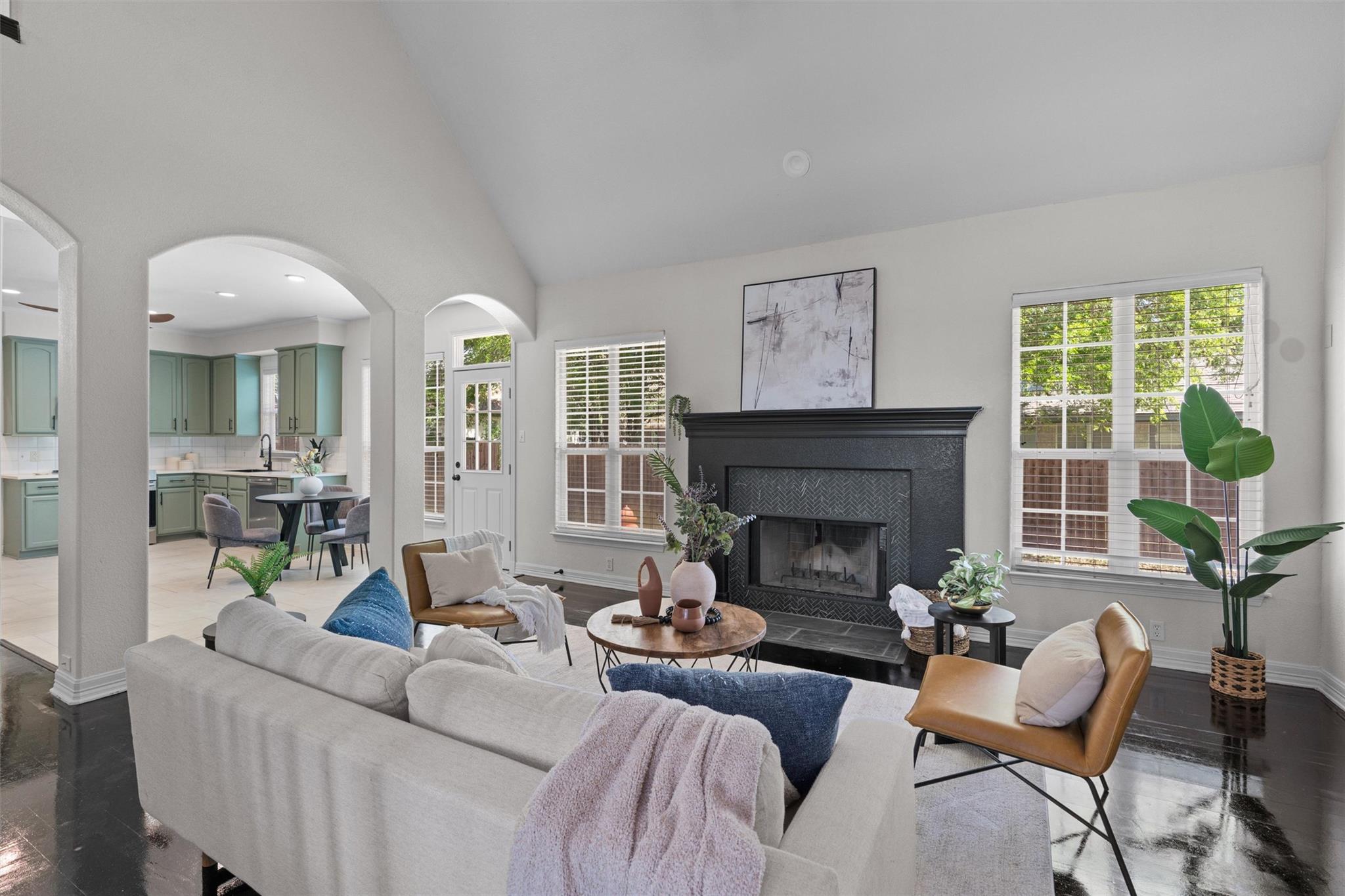 312 Country Club Dr, La Grange, TX 78945