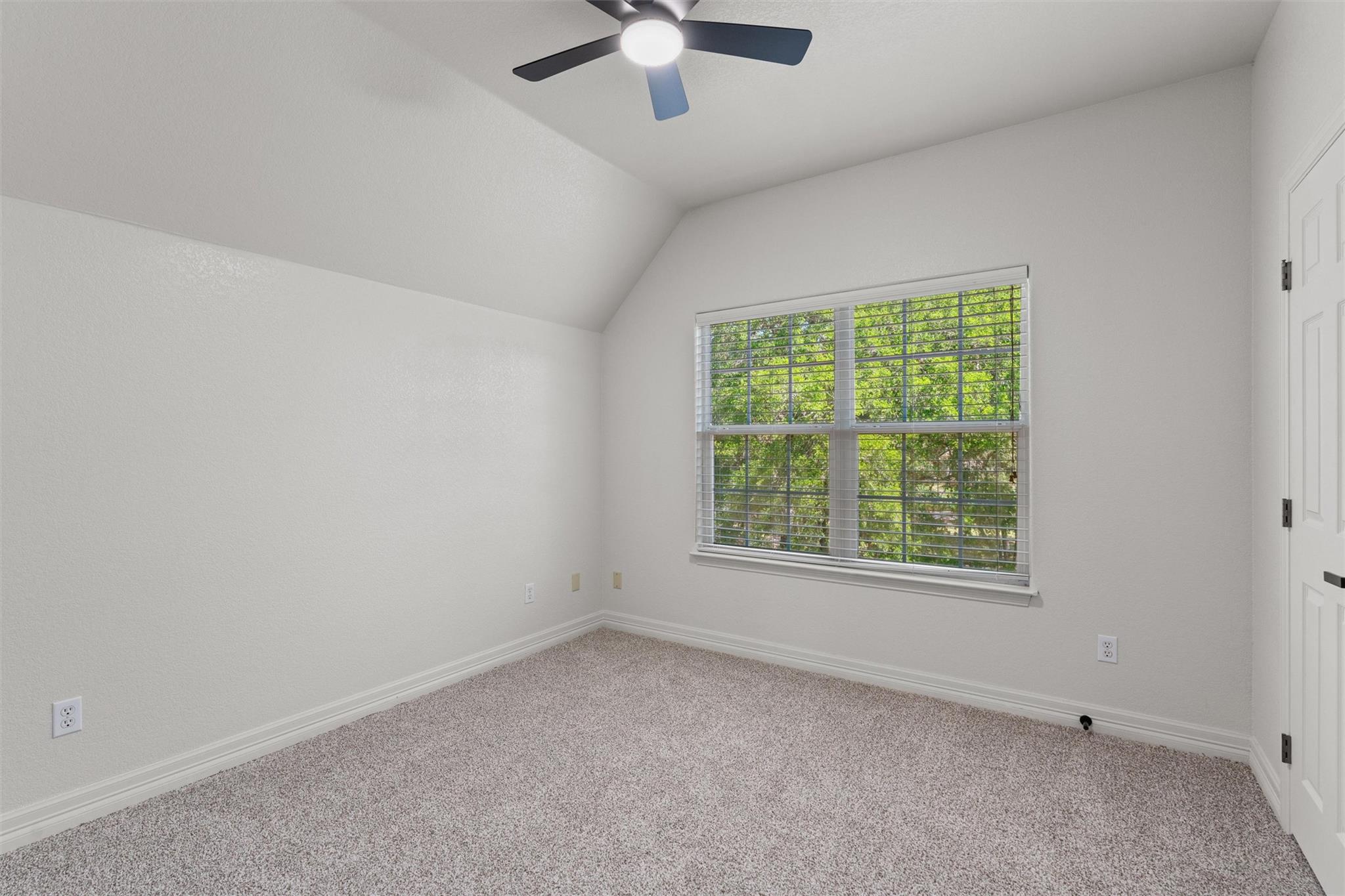 312 Country Club Dr, La Grange, TX 78945