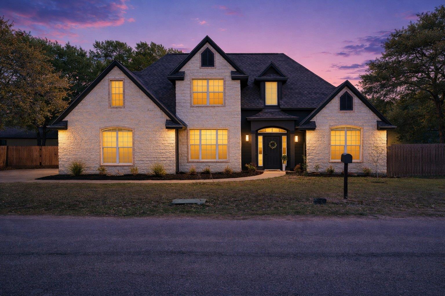 312 Country Club Dr, La Grange, TX 78945