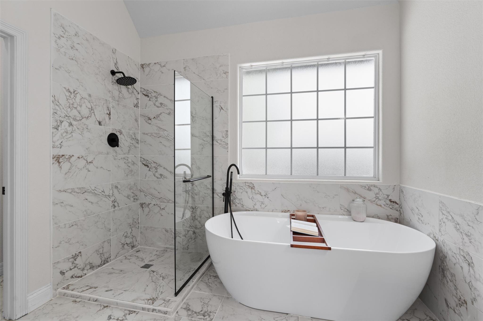 312 Country Club Dr, La Grange, TX 78945