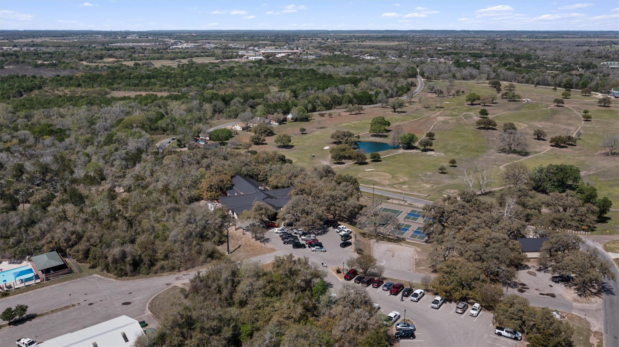 312 Country Club Dr, La Grange, TX 78945