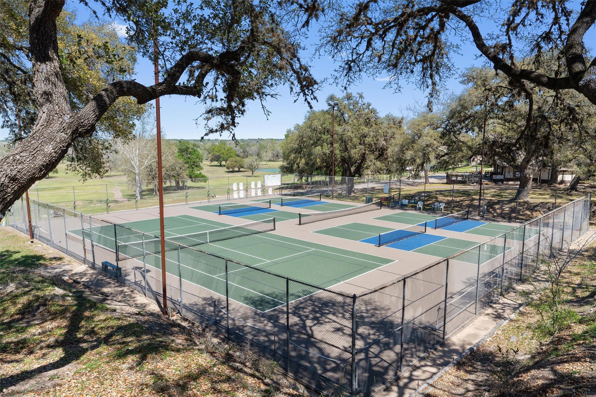 312 Country Club Dr, La Grange, TX 78945