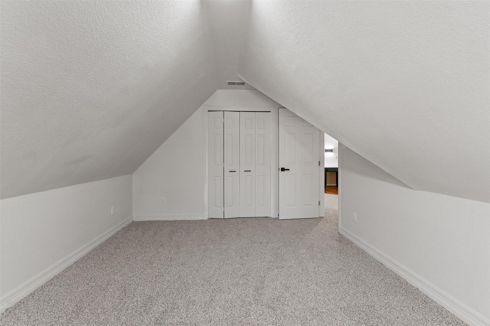 312 Country Club Dr, La Grange, TX 78945