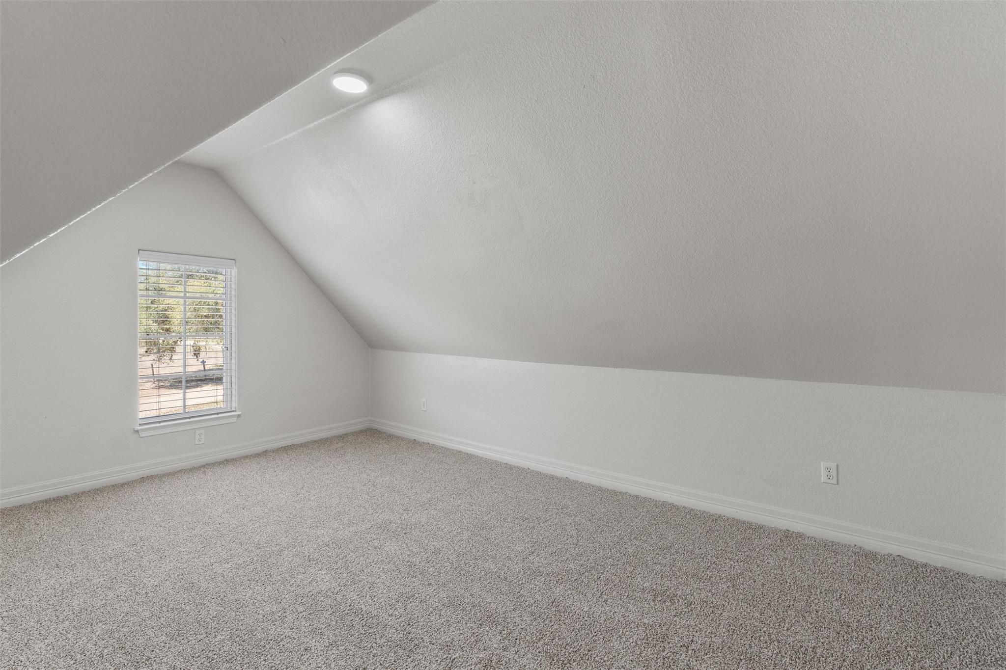 312 Country Club Dr, La Grange, TX 78945