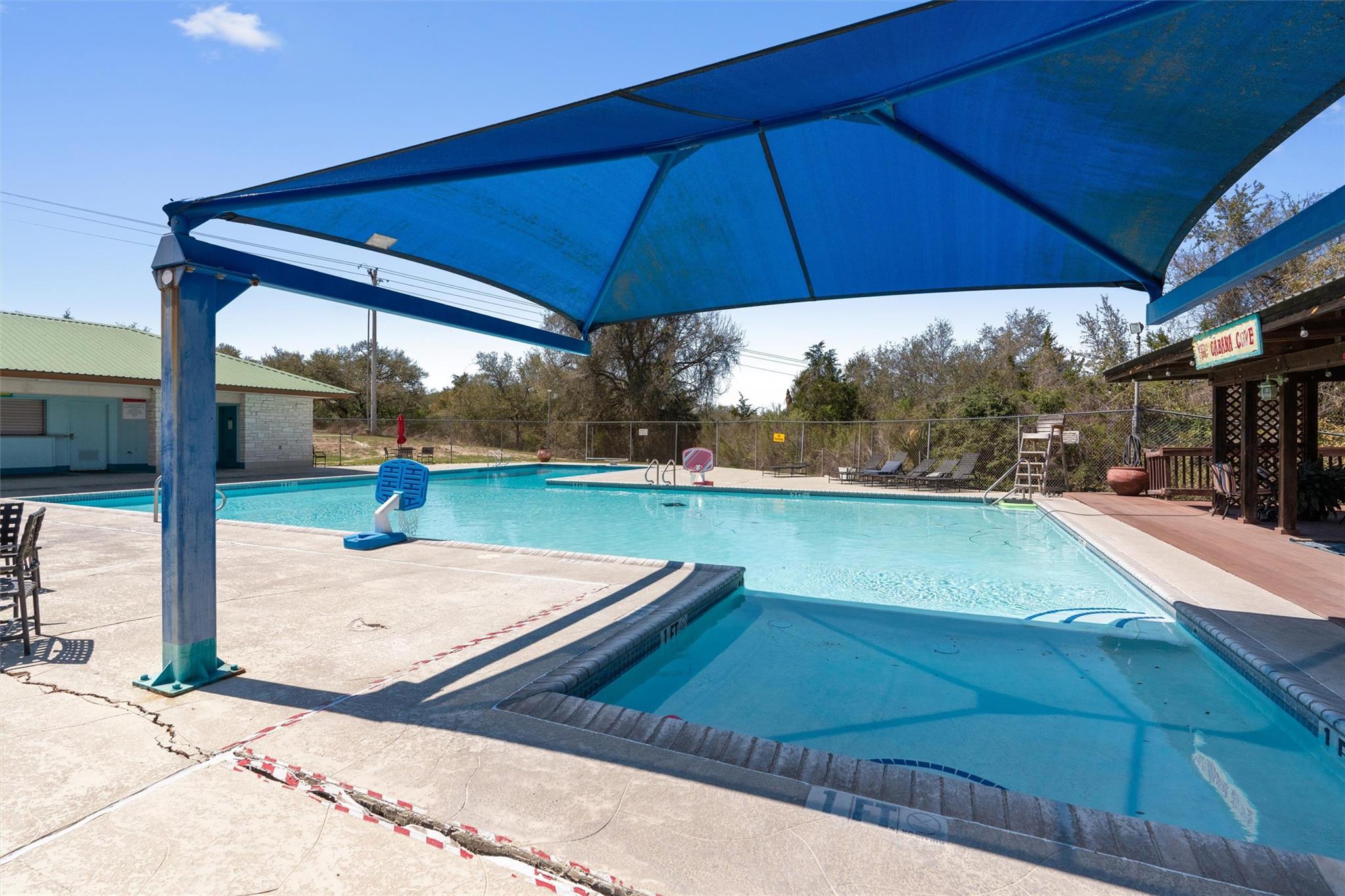 312 Country Club Dr, La Grange, TX 78945