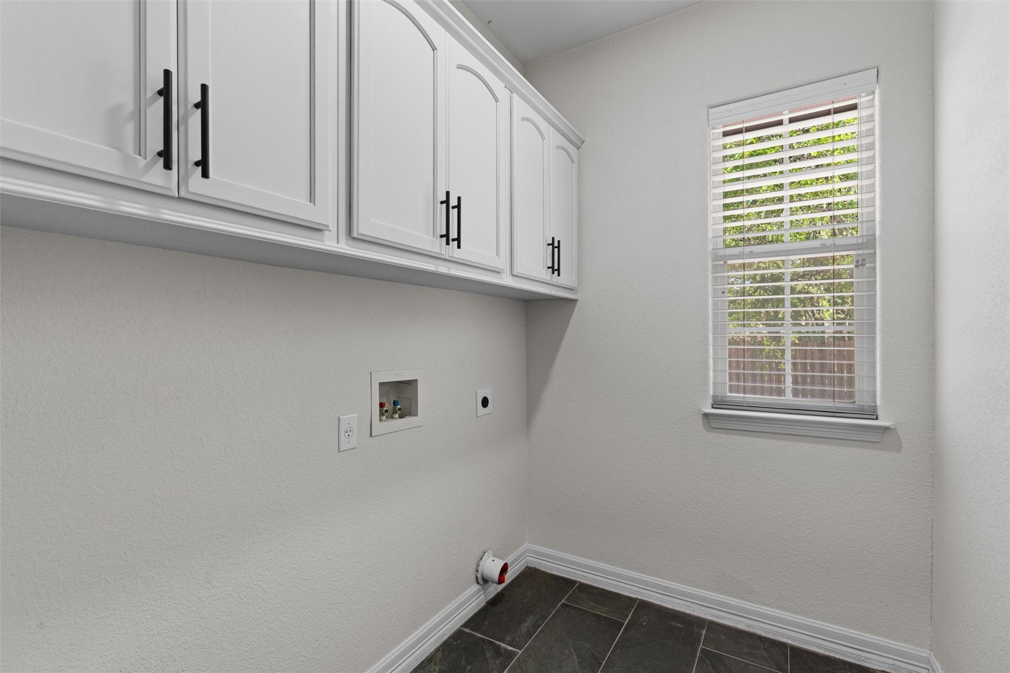 312 Country Club Dr, La Grange, TX 78945