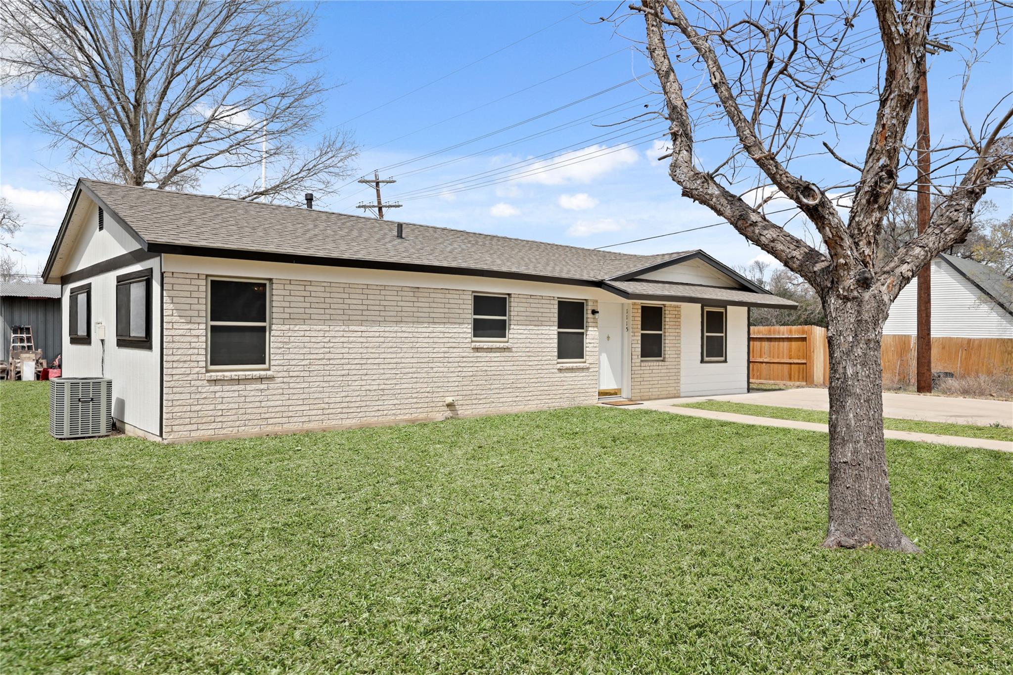 1115 Sycamore St, San Marcos, TX 78666