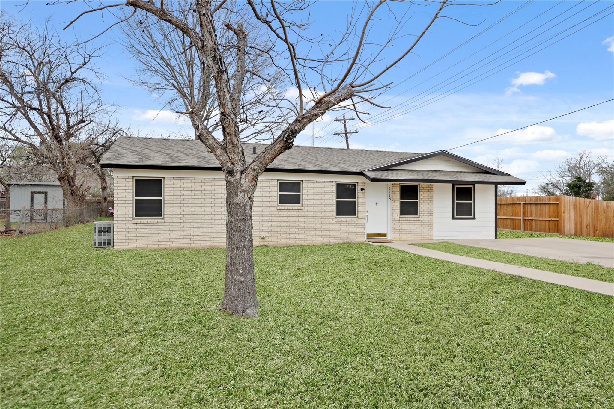 1115 Sycamore St, San Marcos, TX 78666