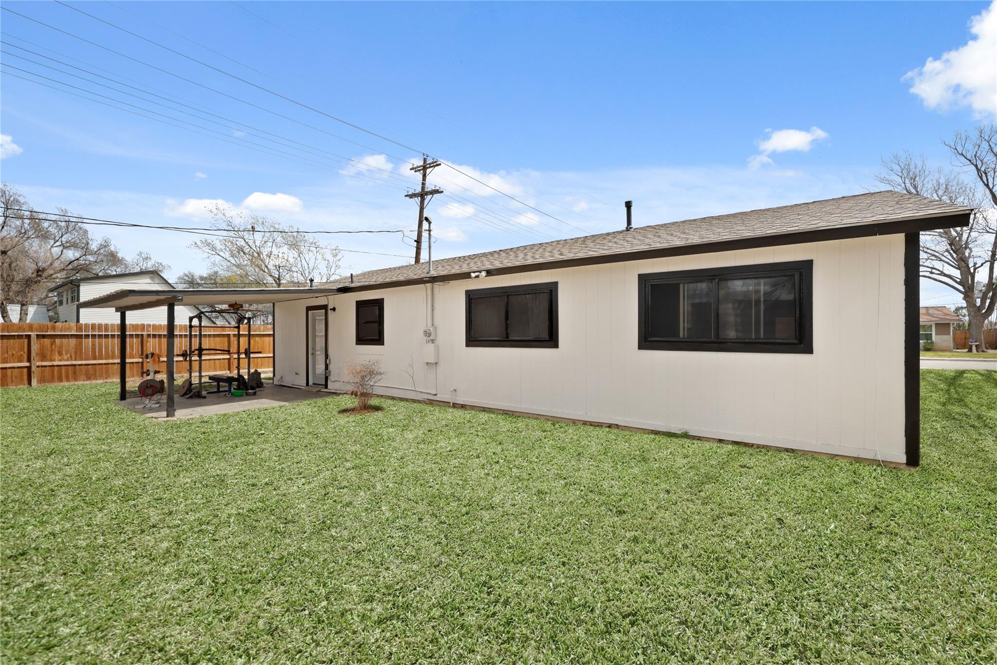 1115 Sycamore St, San Marcos, TX 78666