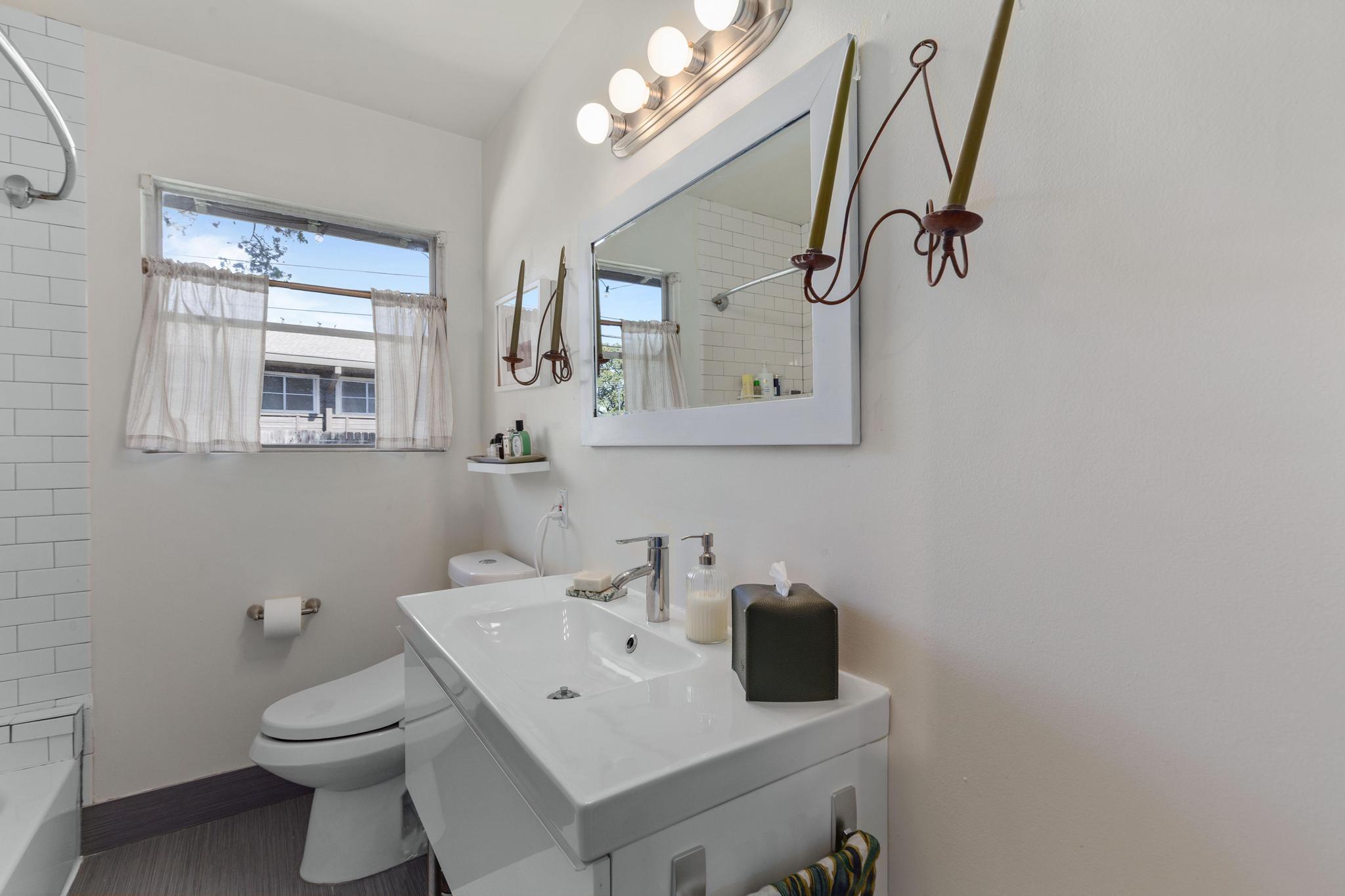 1110 W Oltorf St, Austin, TX 78704