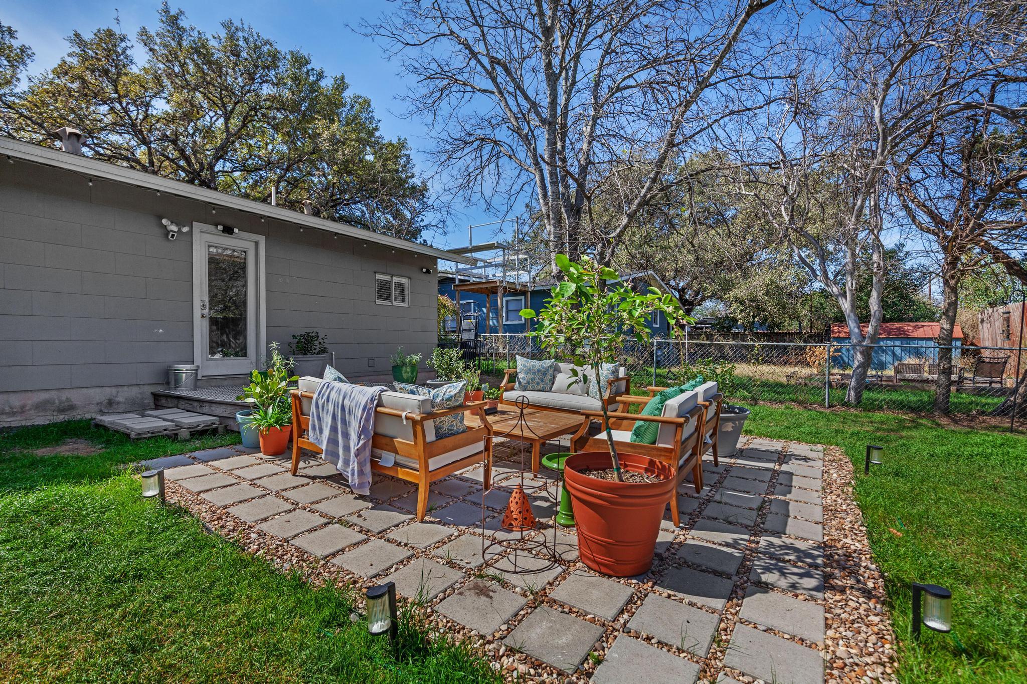 1110 W Oltorf St, Austin, TX 78704