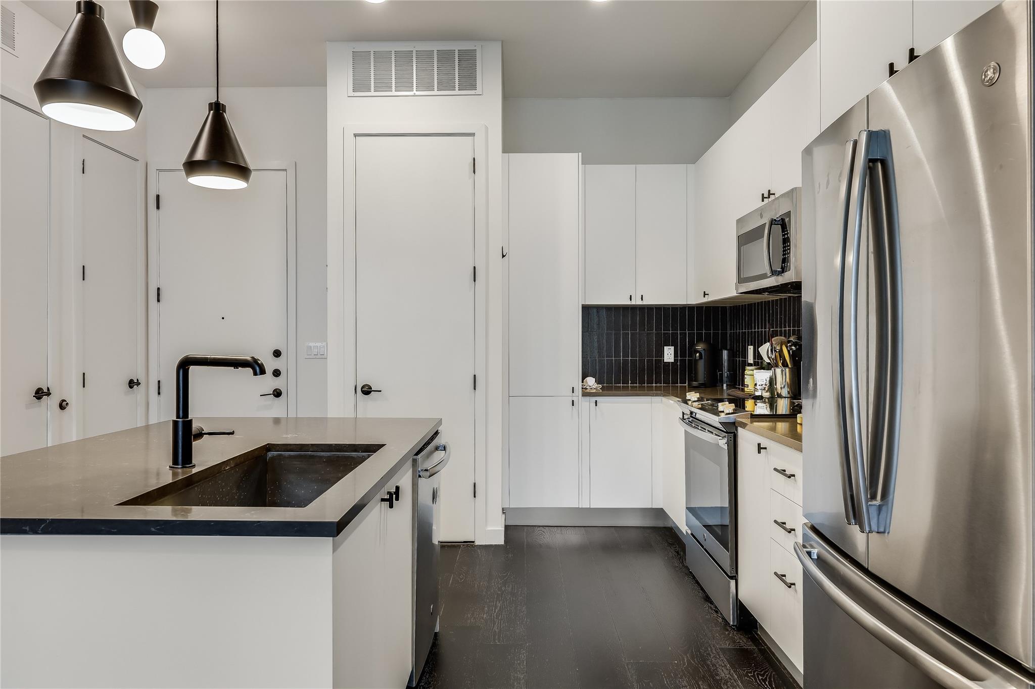 800 Embassy Dr # 513, Austin, TX 78702