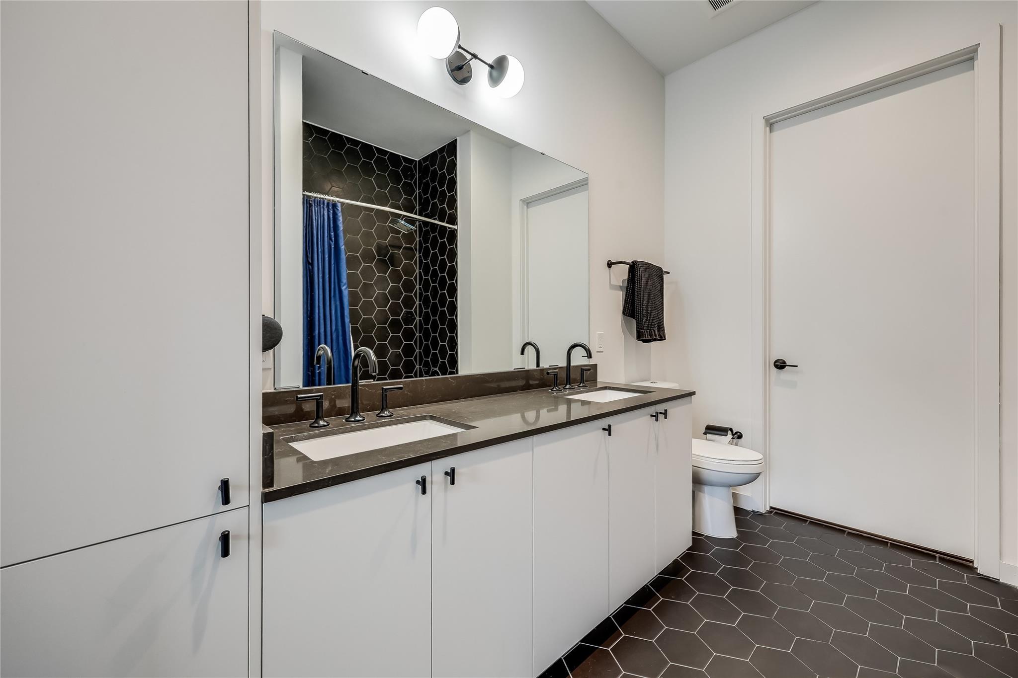 800 Embassy Dr # 513, Austin, TX 78702