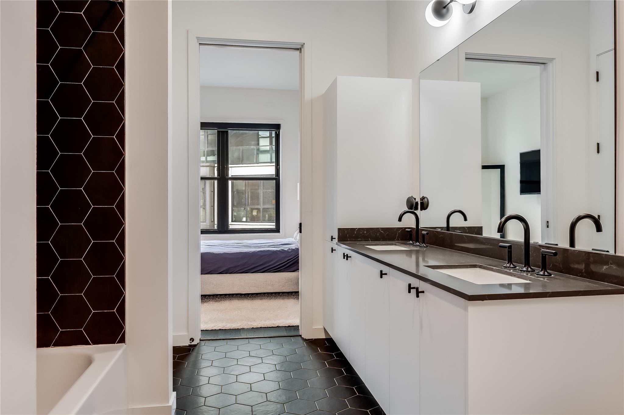 800 Embassy Dr # 513, Austin, TX 78702