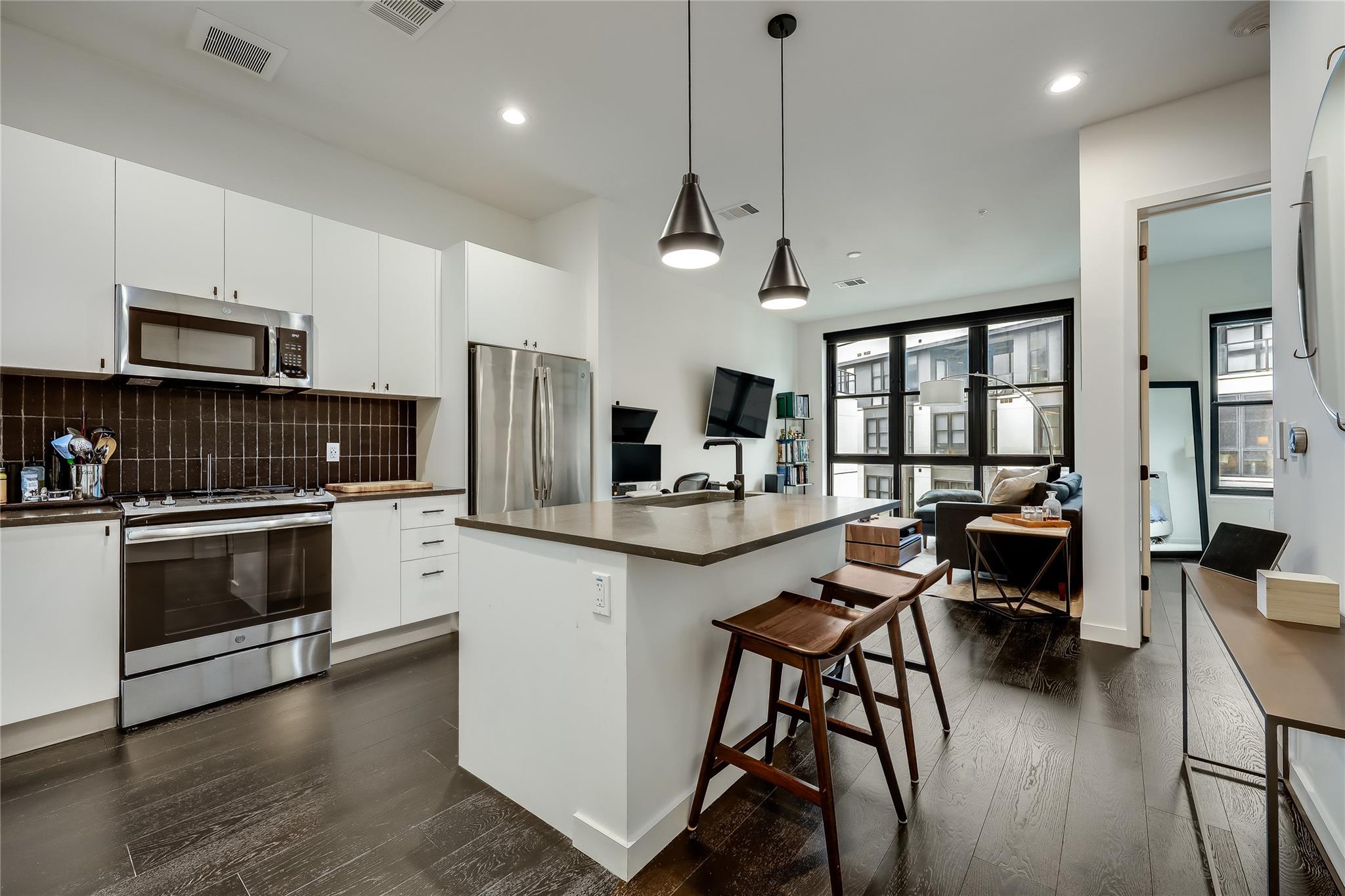 800 Embassy Dr # 513, Austin, TX 78702