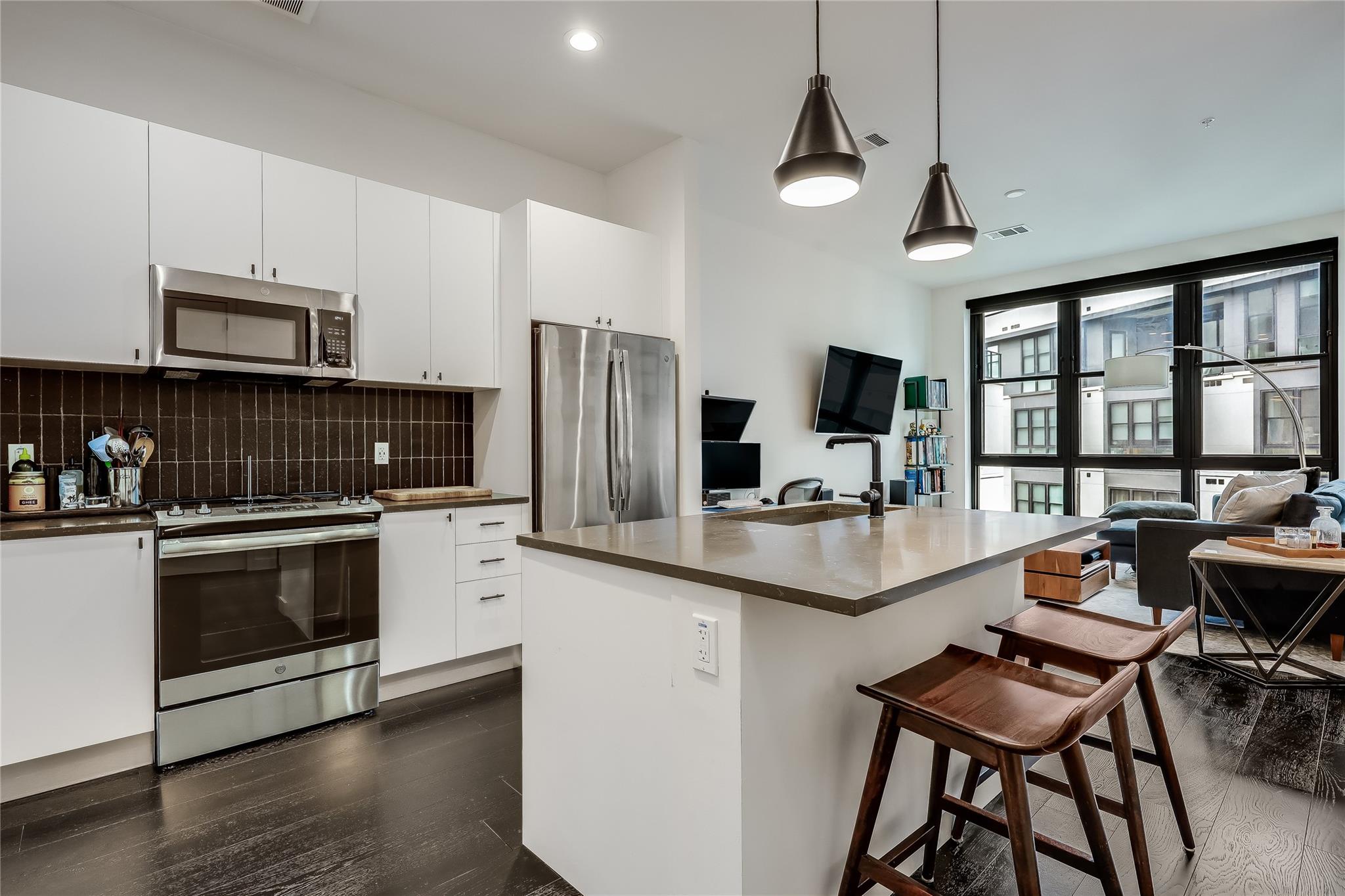 800 Embassy Dr # 513, Austin, TX 78702