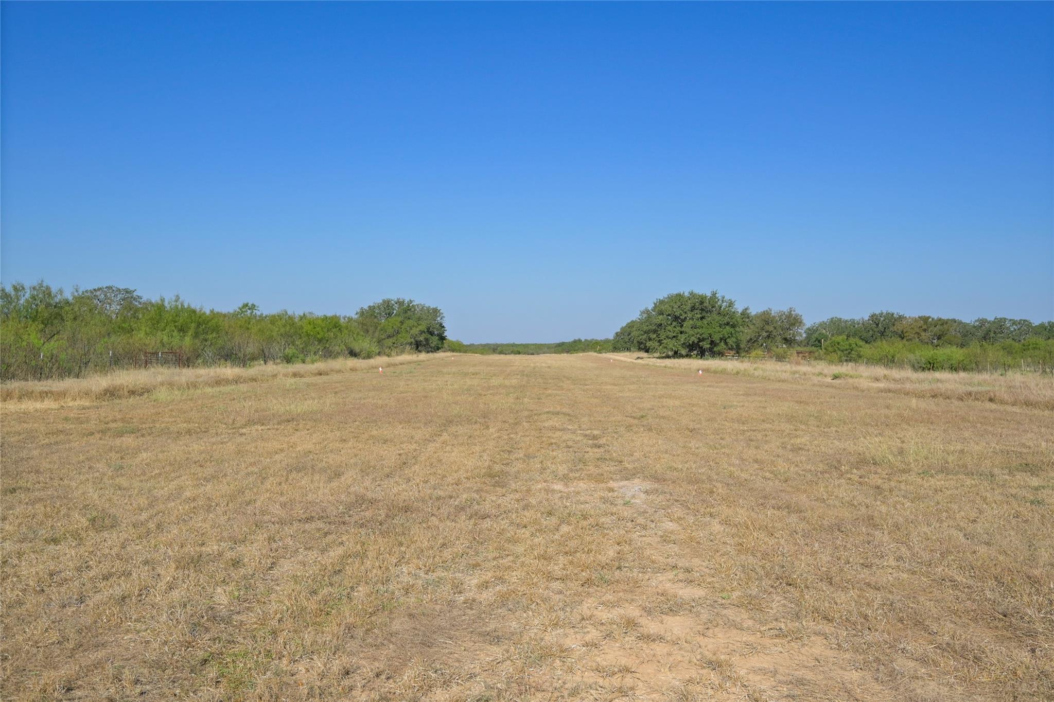 1033 Flying X Rd, Spicewood, TX 78669