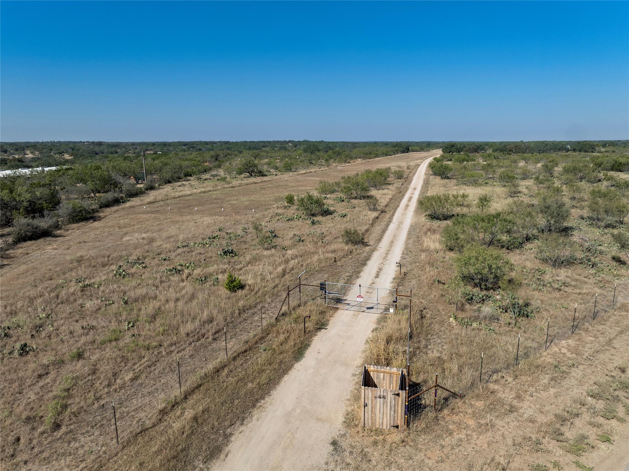 1033 Flying X Rd, Spicewood, TX 78669
