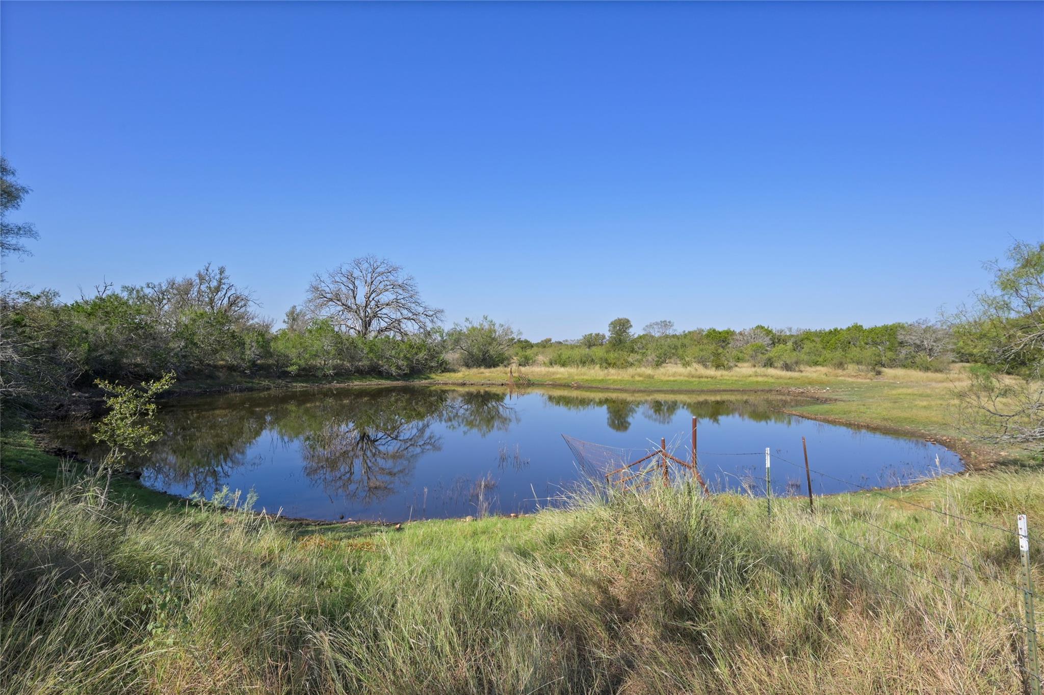 1033 Flying X Rd, Spicewood, TX 78669