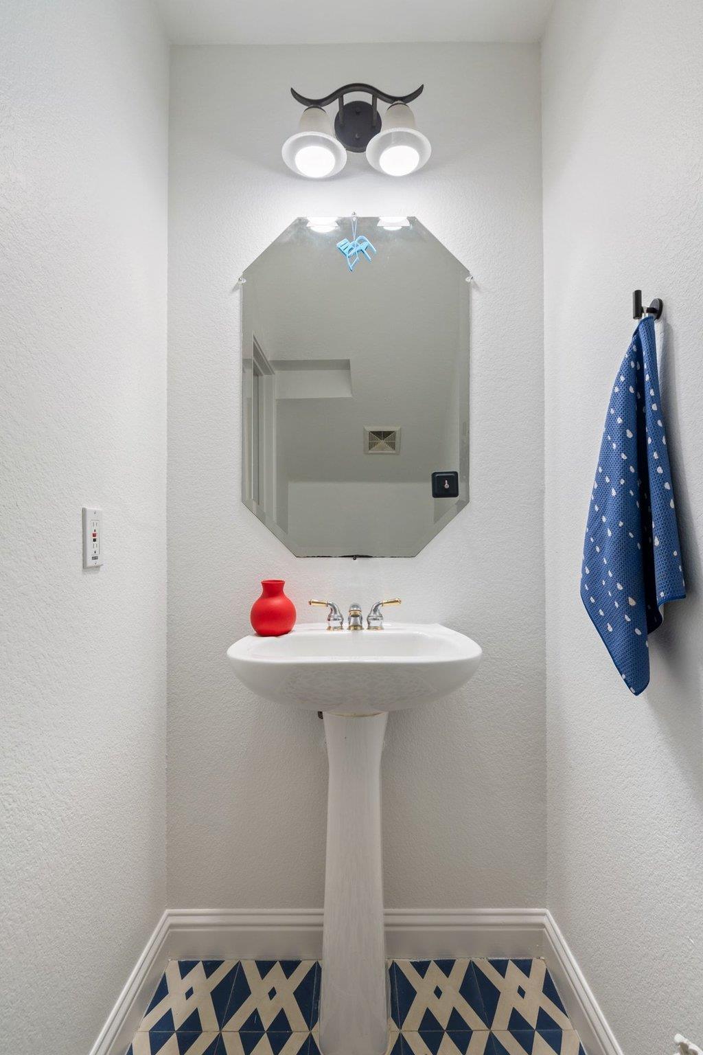 1819 Village Oak Ct, Austin, TX 78704