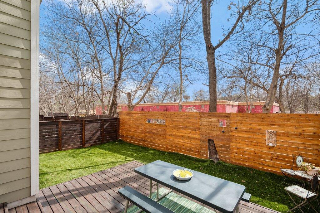 1819 Village Oak Ct, Austin, TX 78704