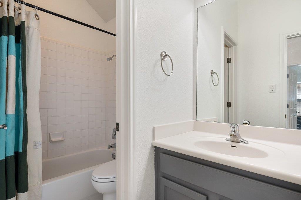 1819 Village Oak Ct, Austin, TX 78704