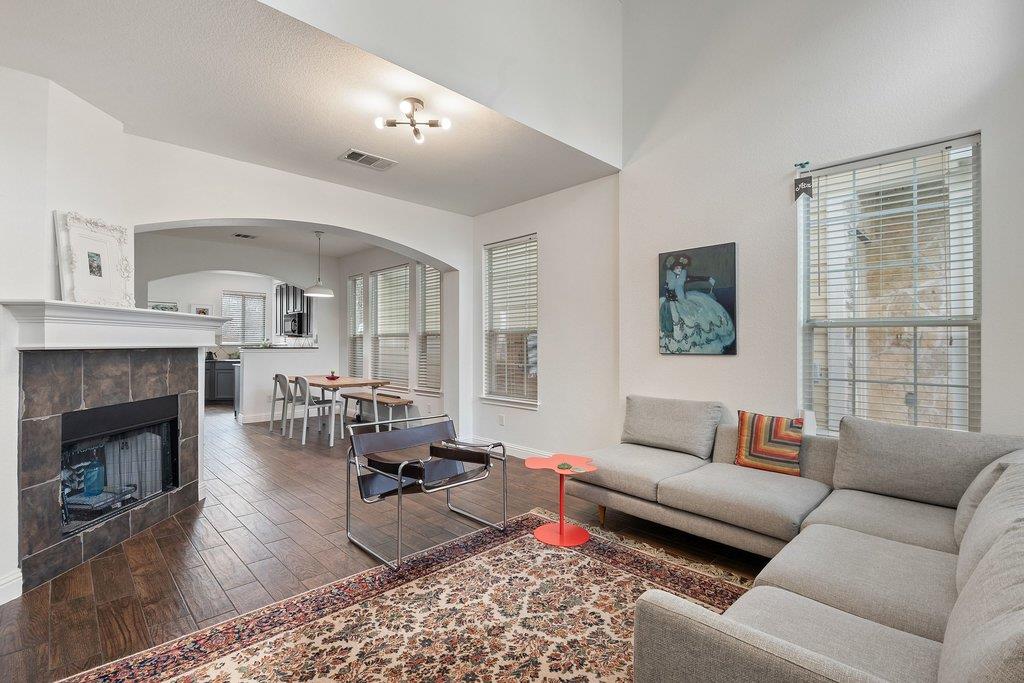 1819 Village Oak Ct, Austin, TX 78704