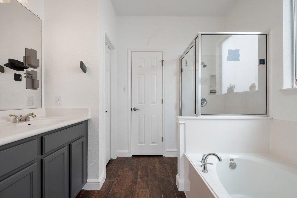 1819 Village Oak Ct, Austin, TX 78704