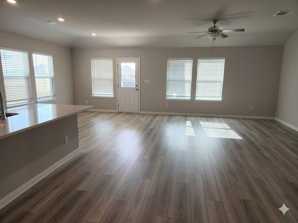 104 Bankside Dr, Hutto, TX 78634