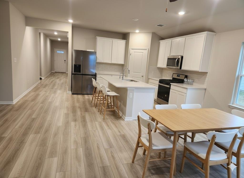 104 Bankside Dr, Hutto, TX 78634