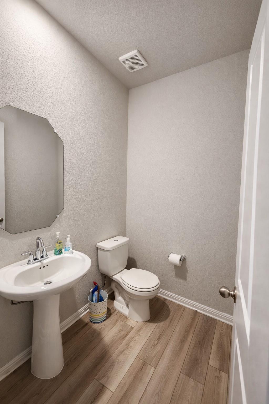 104 Bankside Dr, Hutto, TX 78634