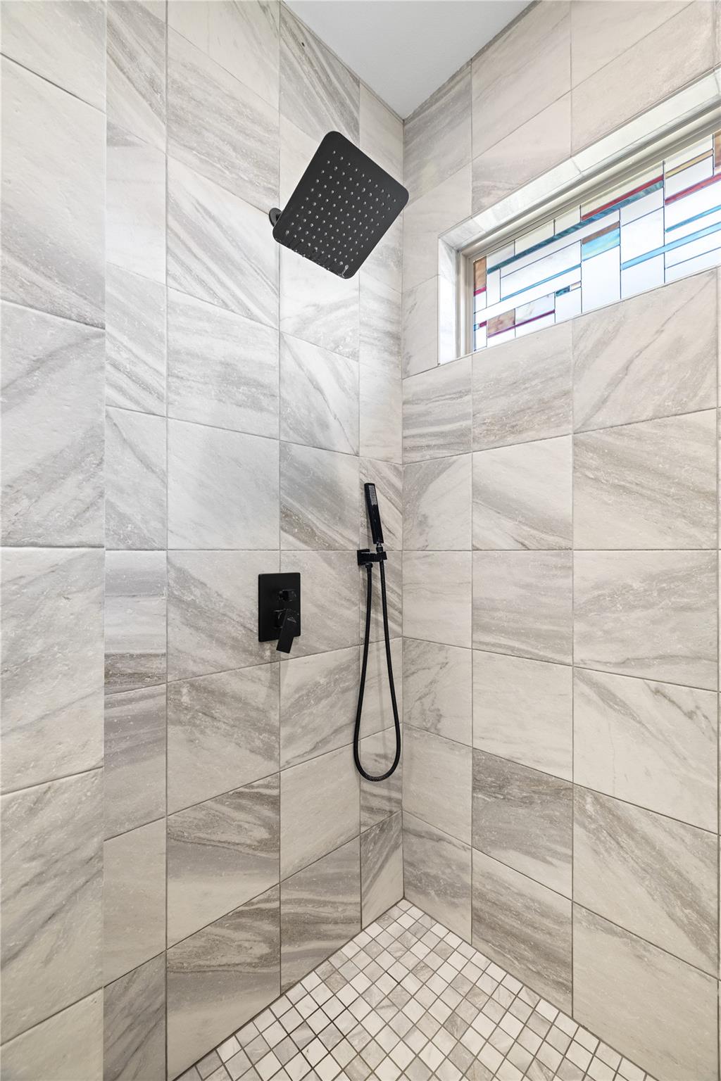 1057 Roanoke Ln, Kerrville, TX 78028