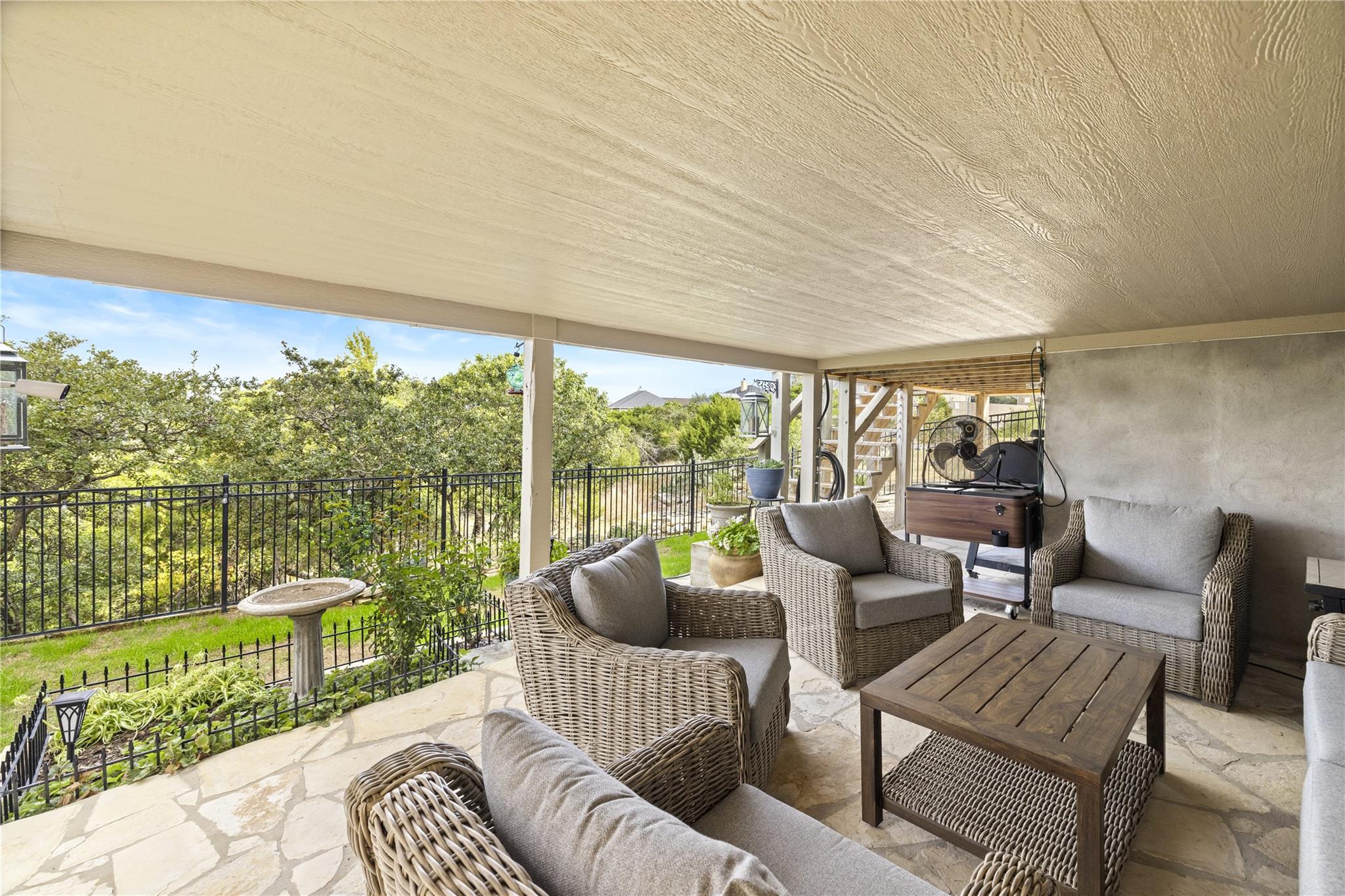 1057 Roanoke Ln, Kerrville, TX 78028