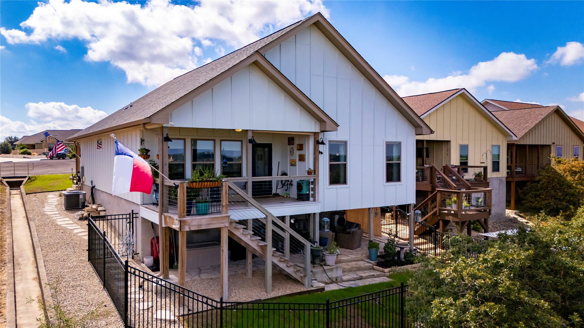 1057 Roanoke Ln, Kerrville, TX 78028