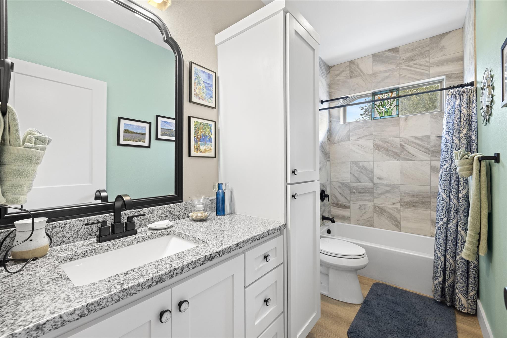 1057 Roanoke Ln, Kerrville, TX 78028