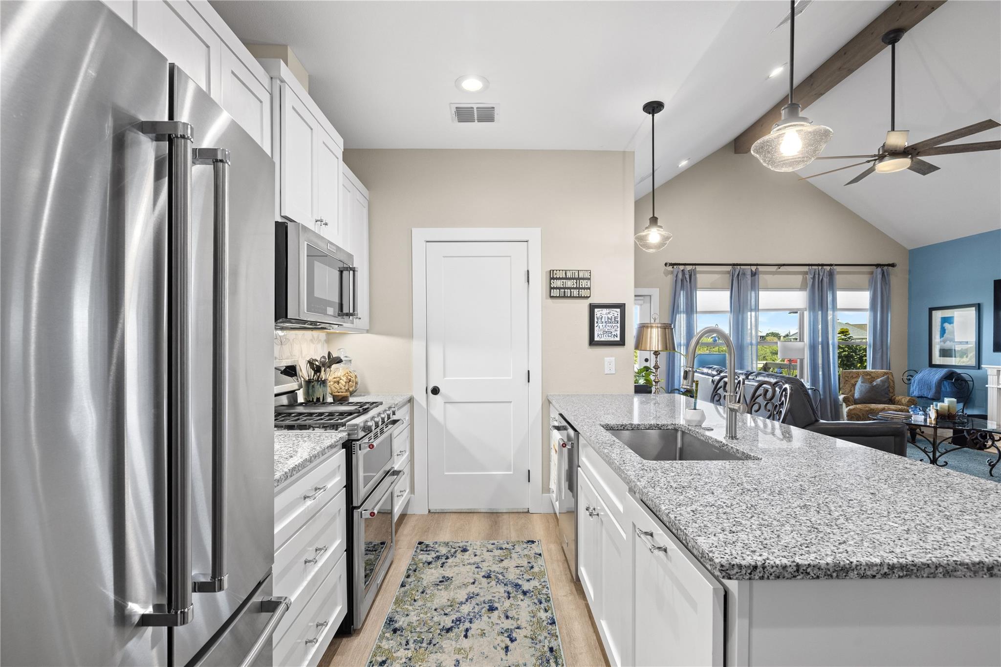 1057 Roanoke Ln, Kerrville, TX 78028